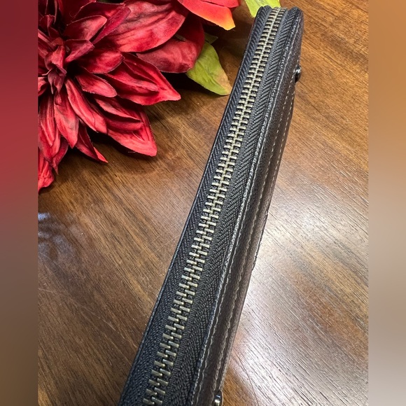 Authentic Burberry Blue Label Zip-Around Wallet - EUC - Picture 4 of 9